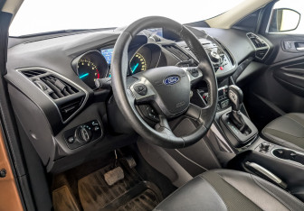 Подержанный автомобиль Ford Kuga 2013 года (16 фото)