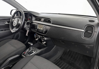 Подержанный автомобиль Kia Rio Hatchback 2020 года (11 фото)