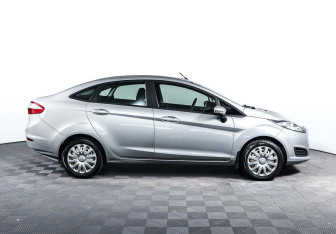 Подержанный автомобиль Ford Fiesta Sedan 2016 года (4 фото)