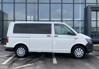 Подержанный автомобиль Volkswagen Caravelle 2017 года (4 фото)