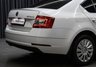 Подержанный автомобиль Skoda Octavia Liftback 2020 года (19 фото)