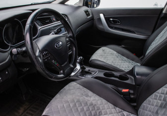 Подержанный автомобиль Kia Ceed Hatchback 2016 года (10 фото)