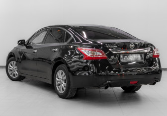 Подержанный автомобиль Nissan Teana 2014 года (7 фото)