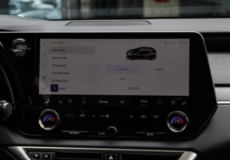 Подержанный автомобиль Lexus RX 2023 года (9 фото)