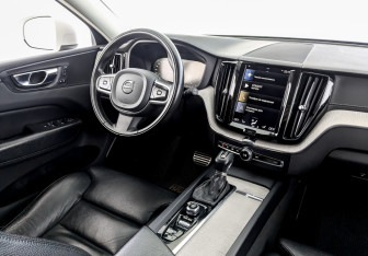 Подержанный автомобиль Volvo XC60 2020 года (30 фото)