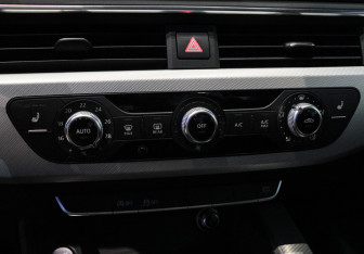 Подержанный автомобиль Audi A4 Sedan 2016 года (17 фото)