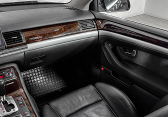 Подержанный автомобиль Audi A8 2007 года (21 фото)