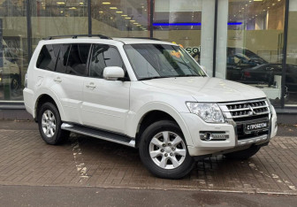 Подержанный автомобиль Mitsubishi Pajero 2014 года (3 фото)