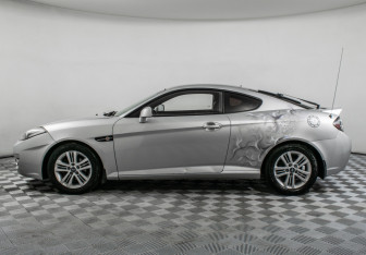 Подержанный автомобиль Hyundai Coupe 2008 года (8 фото)