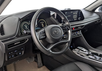 Подержанный автомобиль Hyundai Sonata 2021 года (15 фото)