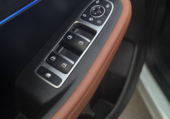 Подержанный автомобиль Omoda C5 2023 года (16 фото)