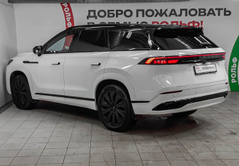 Подержанный автомобиль Jaecoo J8 2024 года (6 фото)