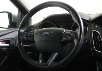 Подержанный автомобиль Ford Focus Sedan 2017 года (13 фото)