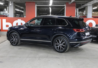 Подержанный автомобиль Volkswagen Touareg 2020 года (7 фото)