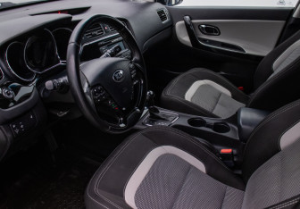 Подержанный автомобиль Kia Ceed Hatchback 2015 года (10 фото)