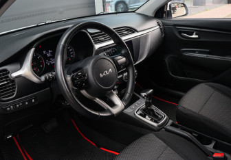 Подержанный автомобиль Kia Rio Hatchback 2021 года (12 фото)