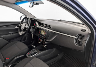 Подержанный автомобиль Kia Rio Hatchback 2021 года (11 фото)