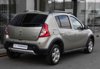 Подержанный автомобиль Renault Sandero 2013 года (4 фото)