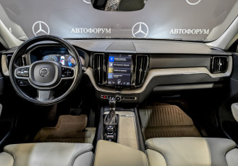 Подержанный автомобиль Volvo XC60 2018 года (14 фото)