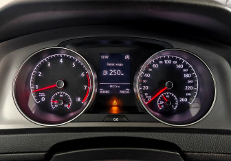 Подержанный автомобиль Volkswagen Golf Hatchback 2014 года (12 фото)