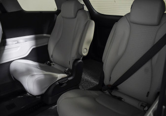 Подержанный автомобиль Kia Carnival 2020 года (19 фото)