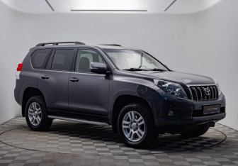 Подержанный автомобиль Toyota Land Cruiser Prado 2013 года (10 фото)