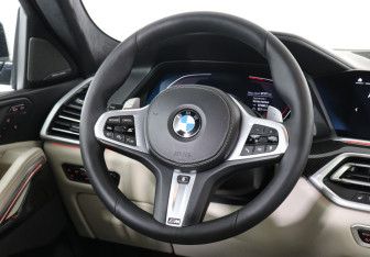 Подержанный автомобиль BMW X6 2021 года (9 фото)