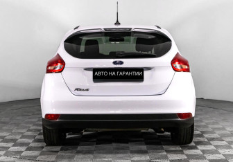 Подержанный автомобиль Ford Focus Hatchback 2017 года (4 фото)
