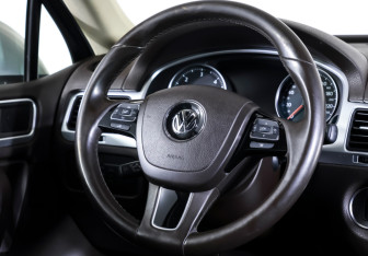 Подержанный автомобиль Volkswagen Touareg 2014 года (15 фото)