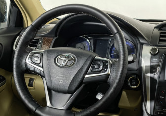 Подержанный автомобиль Toyota Camry Sedan 2016 года (9 фото)