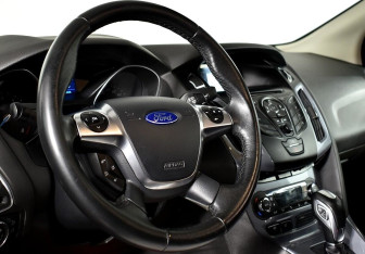 Подержанный автомобиль Ford Focus Sedan 2014 года (10 фото)
