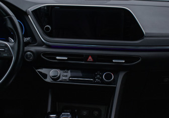 Подержанный автомобиль Hyundai Sonata 2020 года (14 фото)