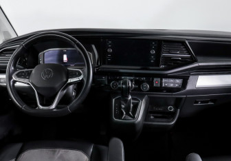 Подержанный автомобиль Volkswagen Multivan 2020 года (13 фото)