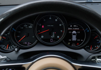 Подержанный автомобиль Porsche Cayenne 2015 года (15 фото)