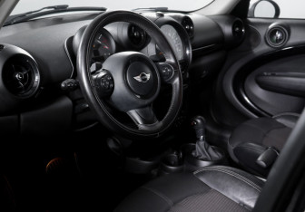 Подержанный автомобиль MINI Countryman 2016 года (14 фото)