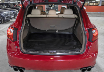 Подержанный автомобиль Porsche Cayenne 2013 года (10 фото)