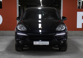 Подержанный автомобиль Porsche Cayenne 2011 года (2 фото)