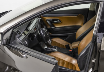 Подержанный автомобиль Volkswagen Passat CC 2013 года (10 фото)