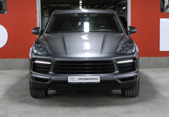 Подержанный автомобиль Porsche Cayenne 2019 года (2 фото)