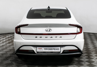Подержанный автомобиль Hyundai Sonata 2021 года (6 фото)