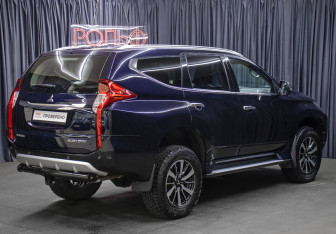 Подержанный автомобиль Mitsubishi Pajero Sport 2020 года (5 фото)