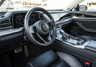 Подержанный автомобиль Hongqi H9 2020 года (9 фото)