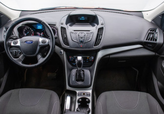 Подержанный автомобиль Ford Kuga 2015 года (13 фото)