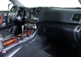 Подержанный автомобиль Toyota Highlander 2013 года (8 фото)