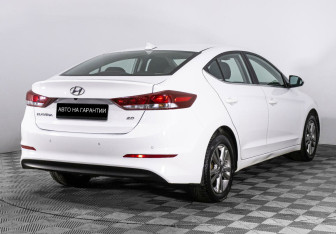 Подержанный автомобиль Hyundai Elantra Sedan 2017 года (3 фото)