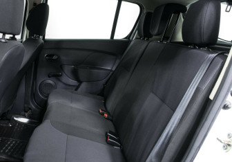 Подержанный автомобиль Renault Sandero 2018 года (10 фото)