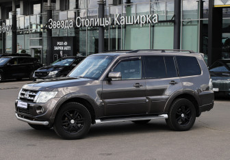 Подержанный автомобиль Mitsubishi Pajero 2011 года (20 фото)