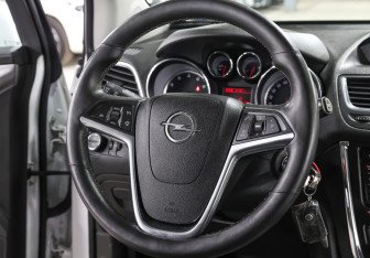 Подержанный автомобиль Opel Mokka 2015 года (16 фото)
