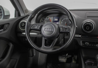 Подержанный автомобиль Audi A3 Hatchback 2016 года (15 фото)