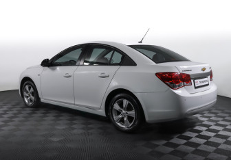 Подержанный автомобиль Chevrolet Cruze Sedan 2012 года (7 фото)